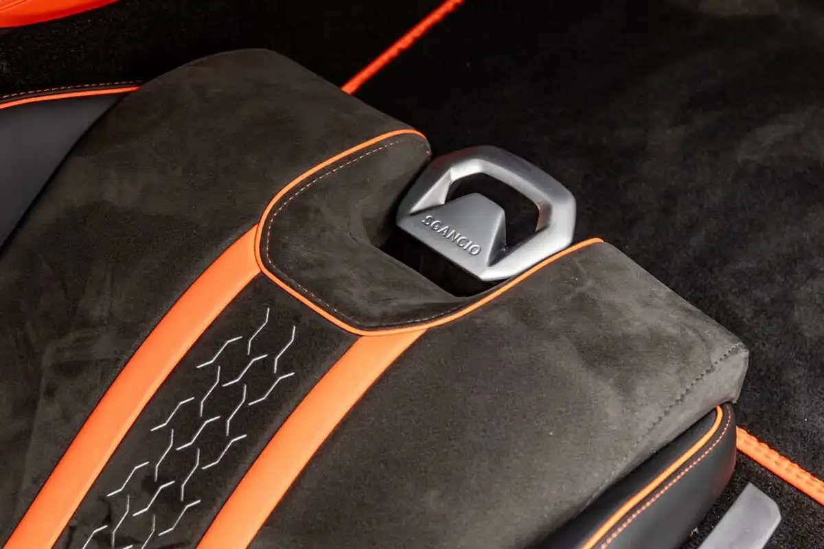 2023-lamborghini-huracan-52-tecnica-big-40