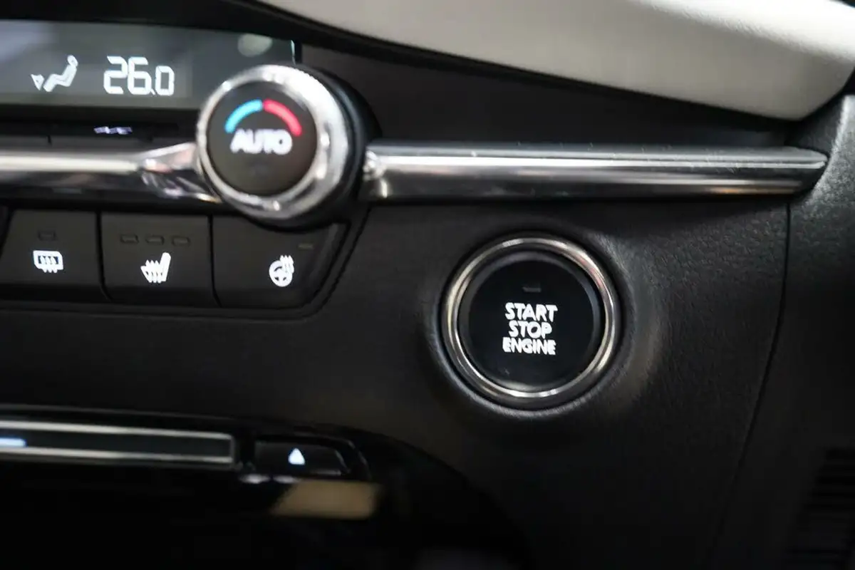 2019-mazda-mazda3-20-gt-sport-tech-180ps-saloon-4d-auto-big-23