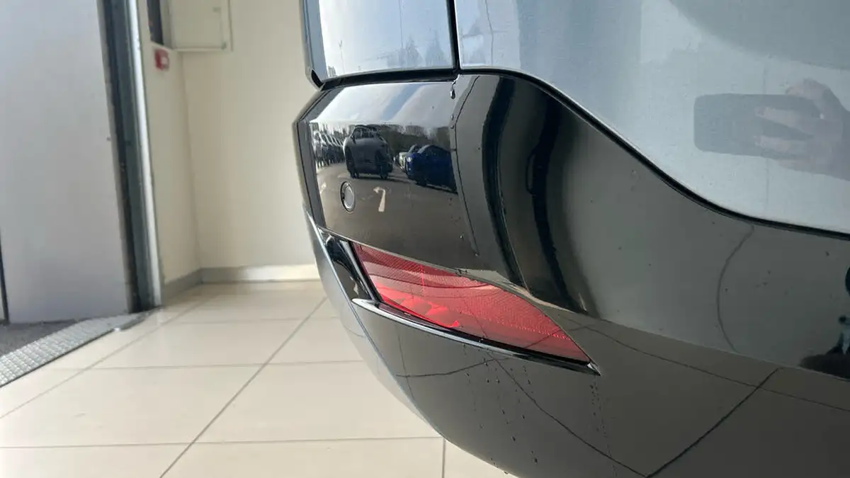 2023-land-rover-discovery-30-d300-r-dynamic-hse-big-25
