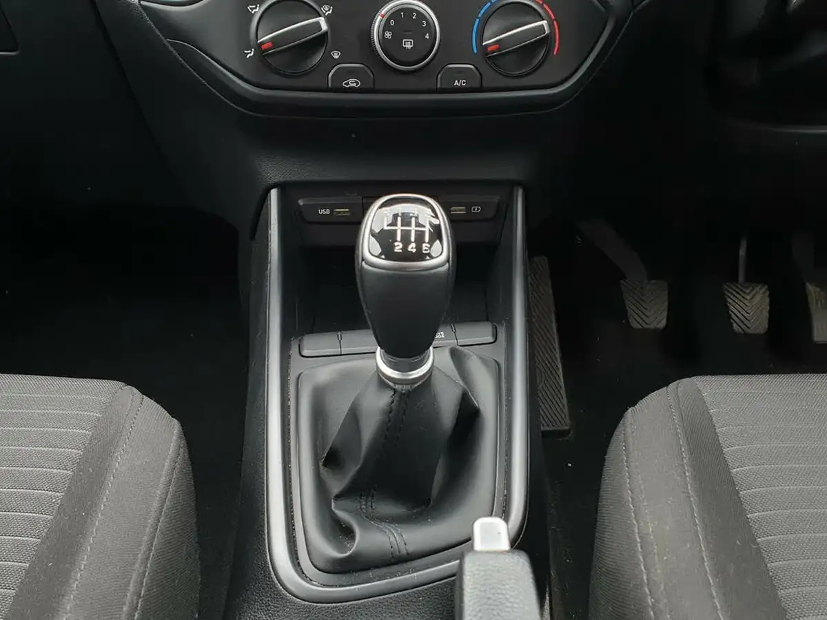 2022-hyundai-i20-10-t-gdi-se-connect-eclutch-imt-big-12