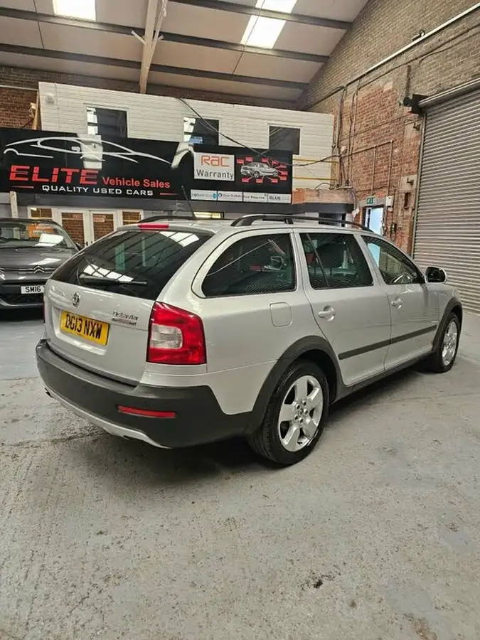 2013-skoda-octavia-20td-scout-cr-140bhp-big-9