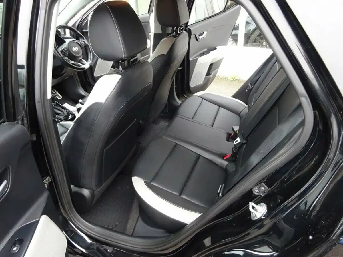 2020-kia-stonic-10-t-gdi-4-dct-big-14