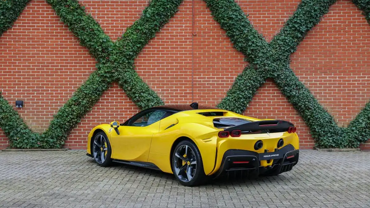 2021-ferrari-sf90-stradale-big-6