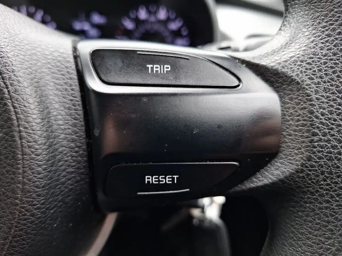 2017-kia-rio-125-1-83bhp-isg-5d-big-17