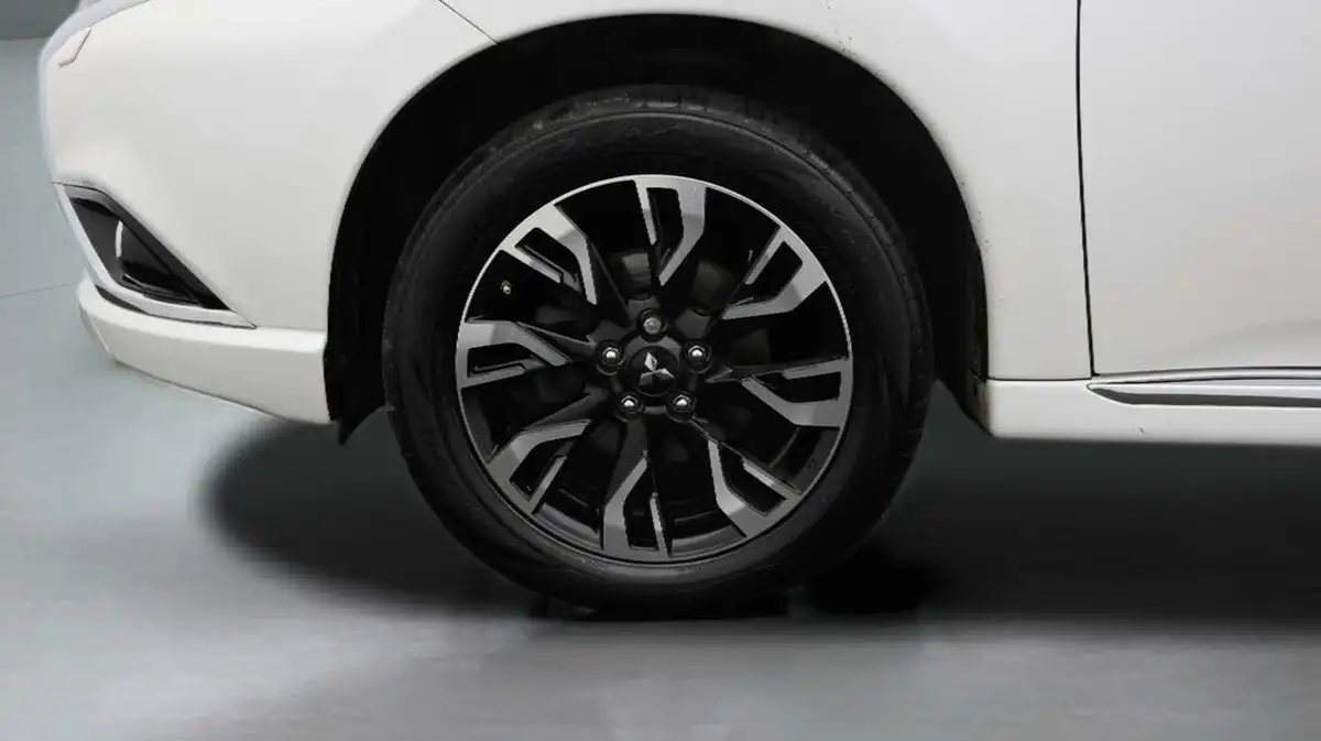 2017-mitsubishi-outlander-20-4h-phev-big-18