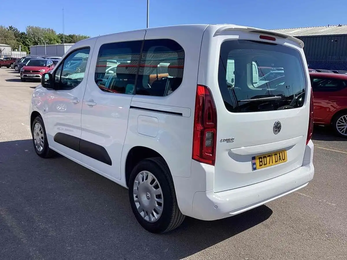 2021-vauxhall-combo-life-12i-edition-big-1
