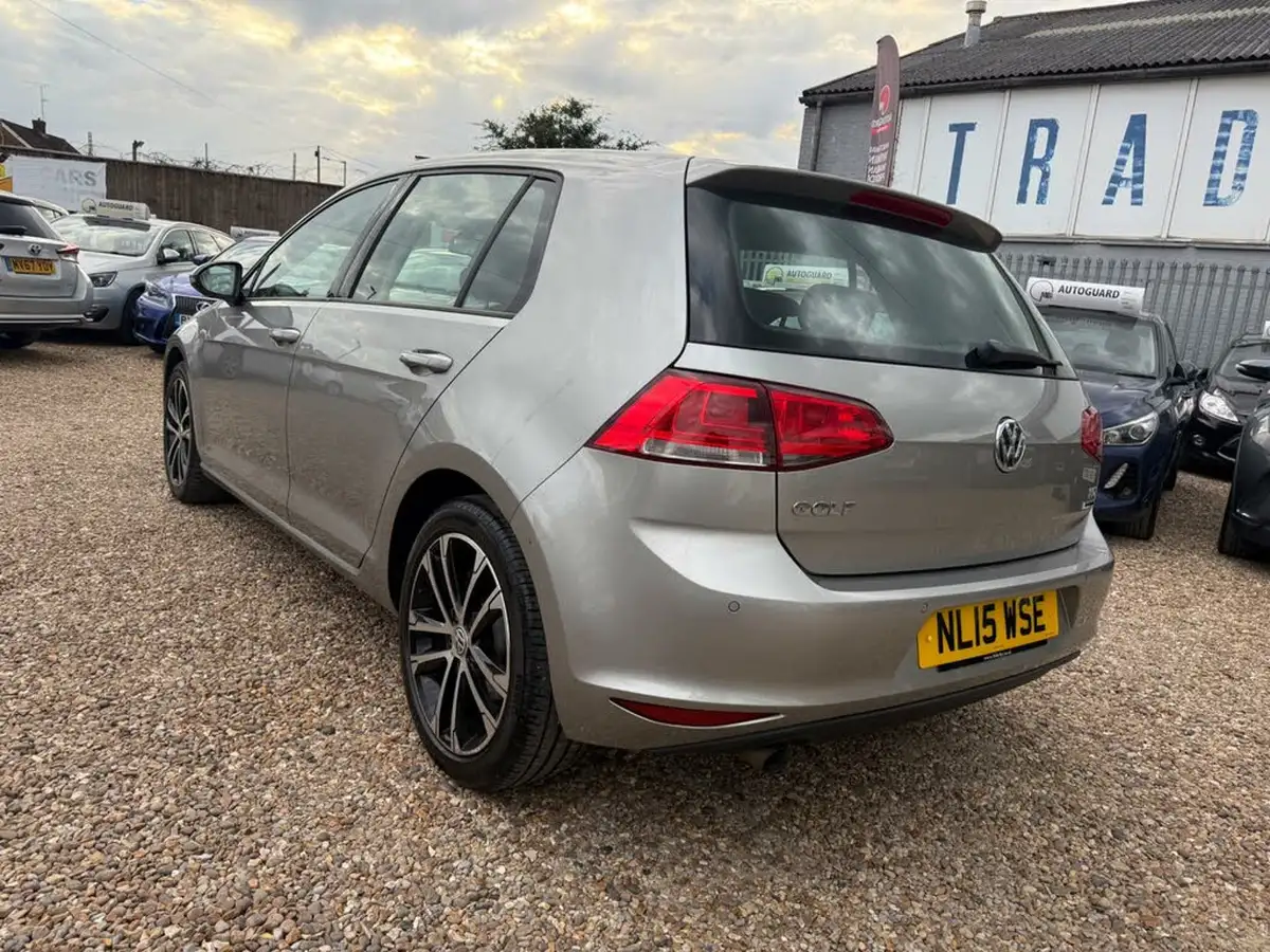 2015-volkswagen-golf-16tdi-match-105ps-bmt-ss-5d-big-9