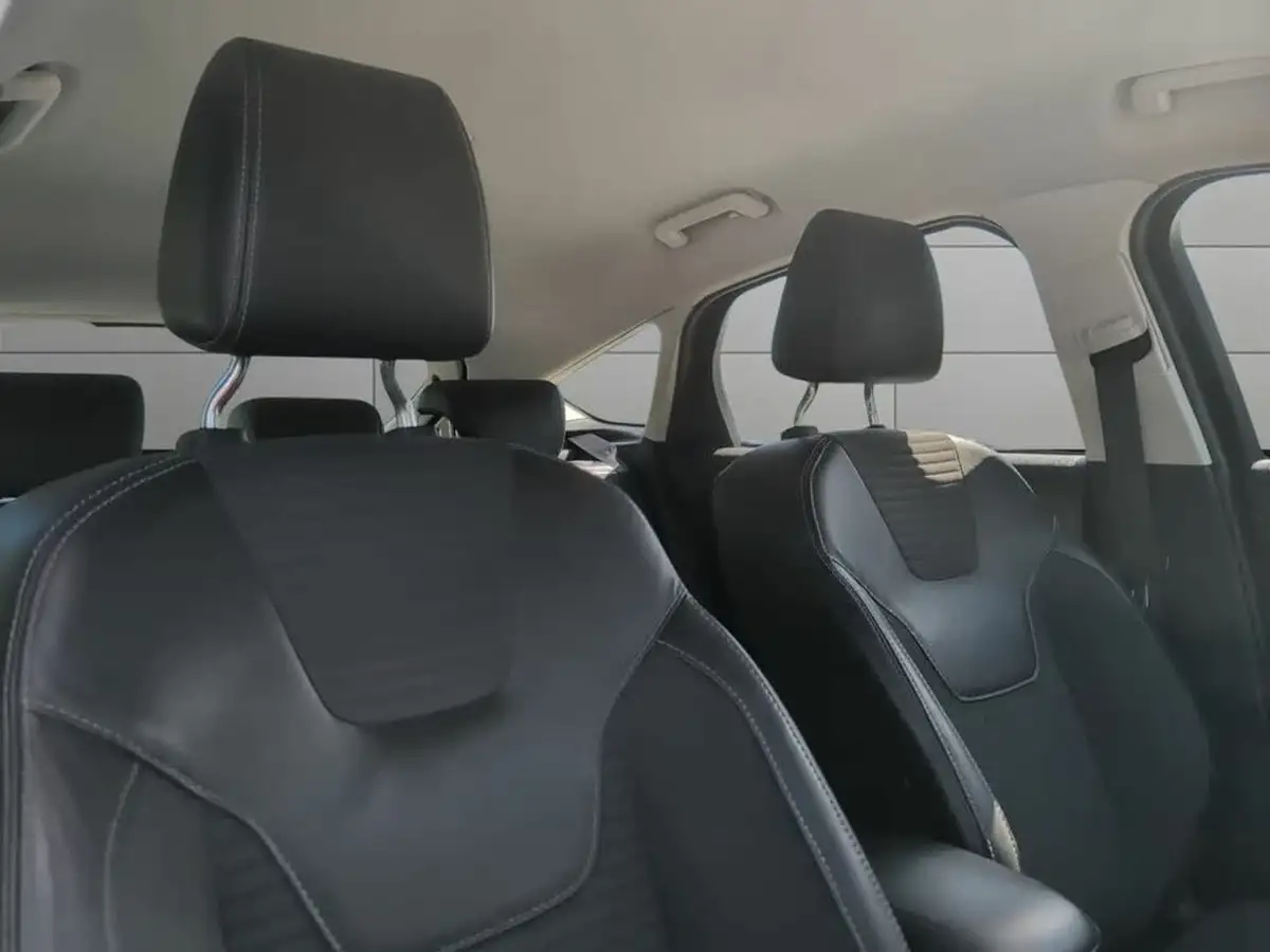 2015-ford-focus-15tdci-titanium-x-hatchback-big-12