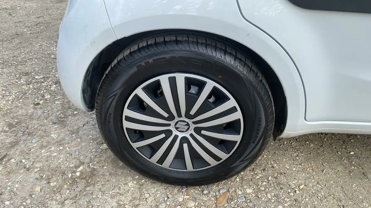 2012-suzuki-splash-10-sz2-big-15