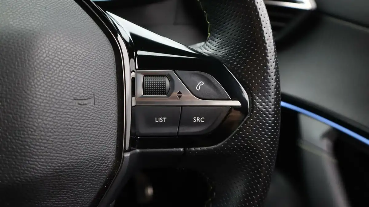 2022-peugeot-2008-suv-12-puretech-gt-big-25