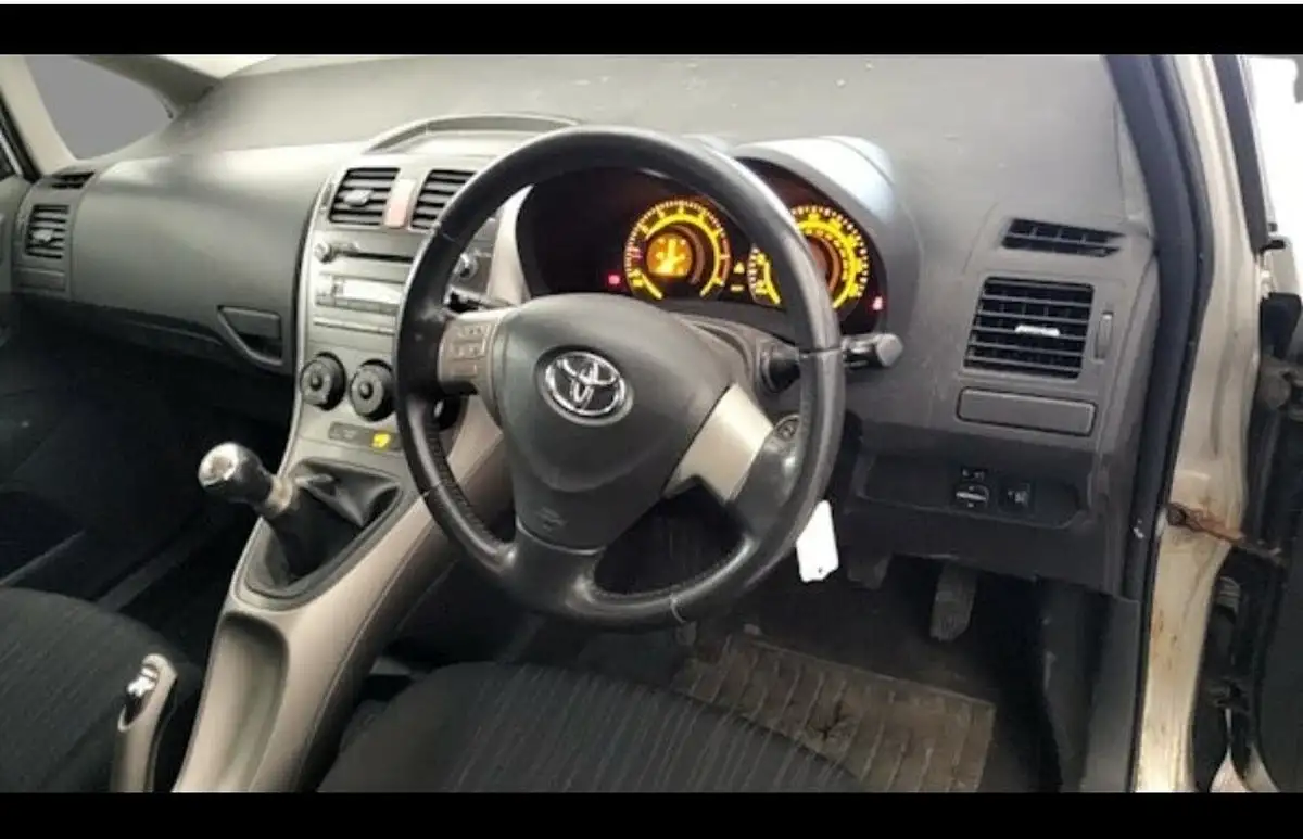 2007-toyota-auris-16-tr-vvt-i-5d-big-6