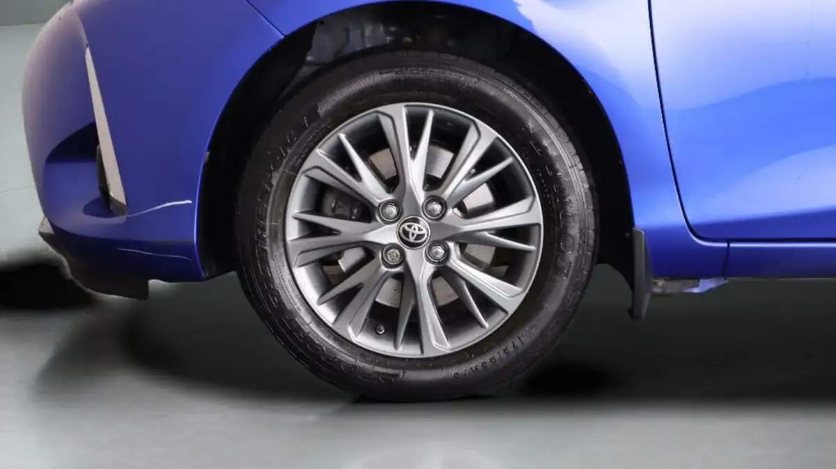 2018-toyota-yaris-15-vvt-i-icon-hybrid-big-17