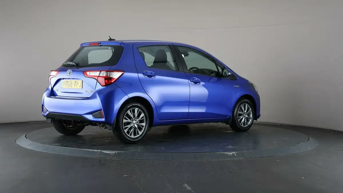 2018-toyota-yaris-15-vvt-i-icon-hybrid-big-65