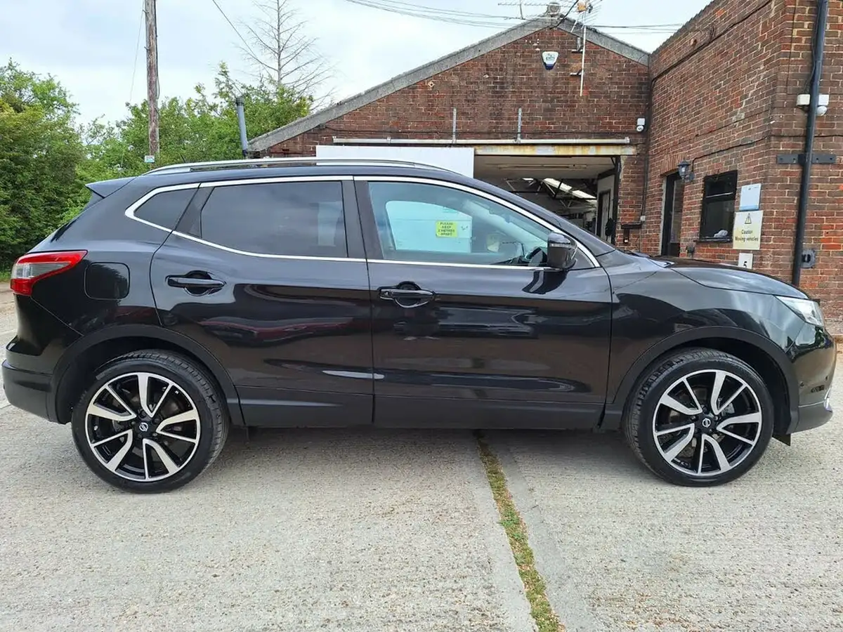 2016-nissan-qashqai-12-dig-t-tekna-xtronic-cvt-big-5