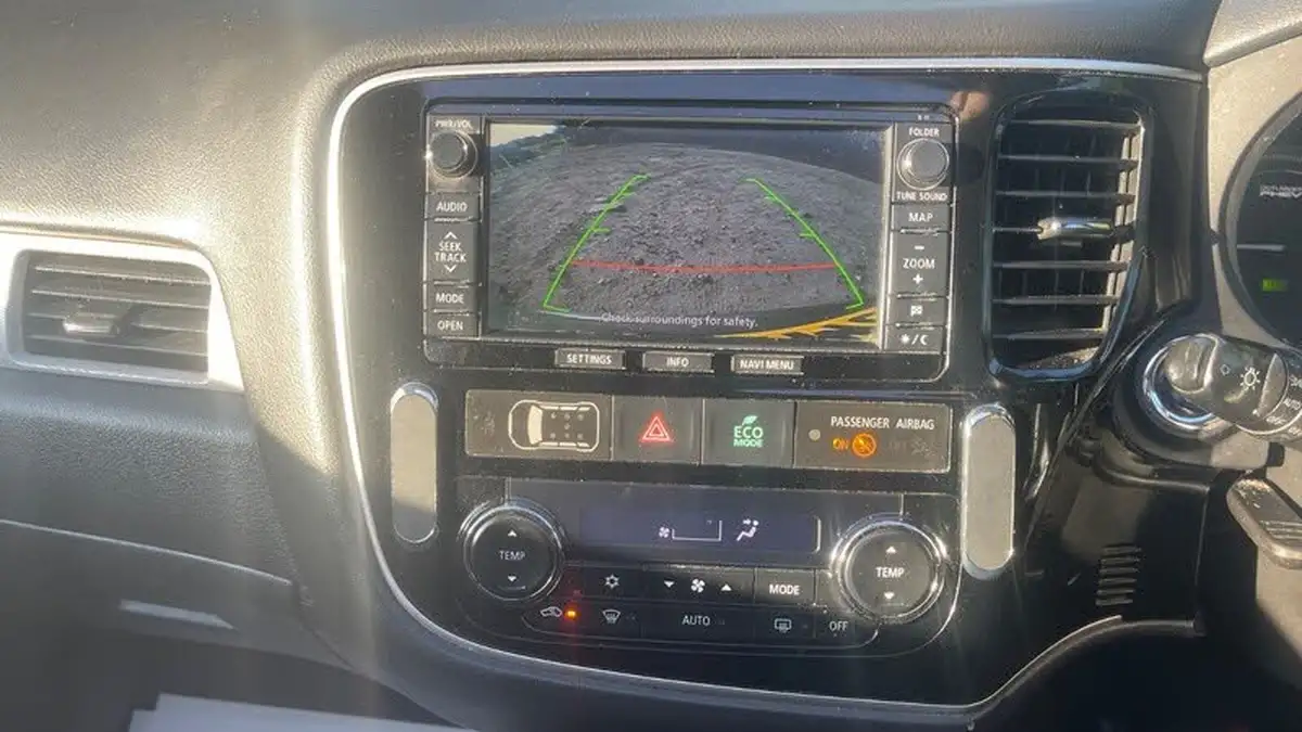 2014-mitsubishi-outlander-20-gx4h-big-24