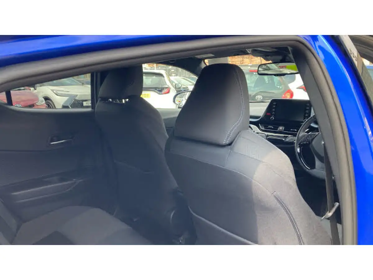 2022-toyota-c-hr-18-vvt-i-design-big-19