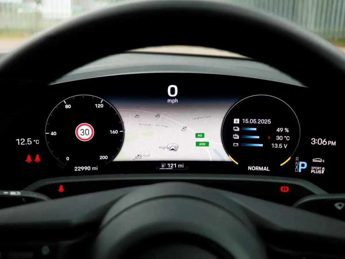 2022-porsche-taycan-e-base-476ps-performance-battery-plus-big-12