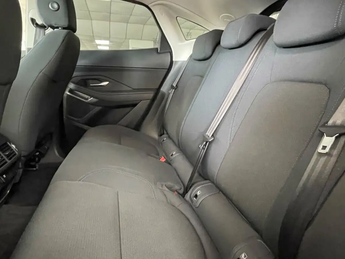 2019-jaguar-e-pace-20-i4d-150ps-big-27