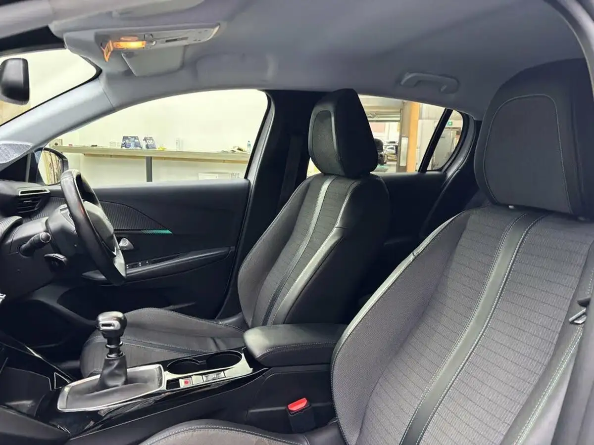 2020-peugeot-208-12-puretech-allure-100bhp-big-16