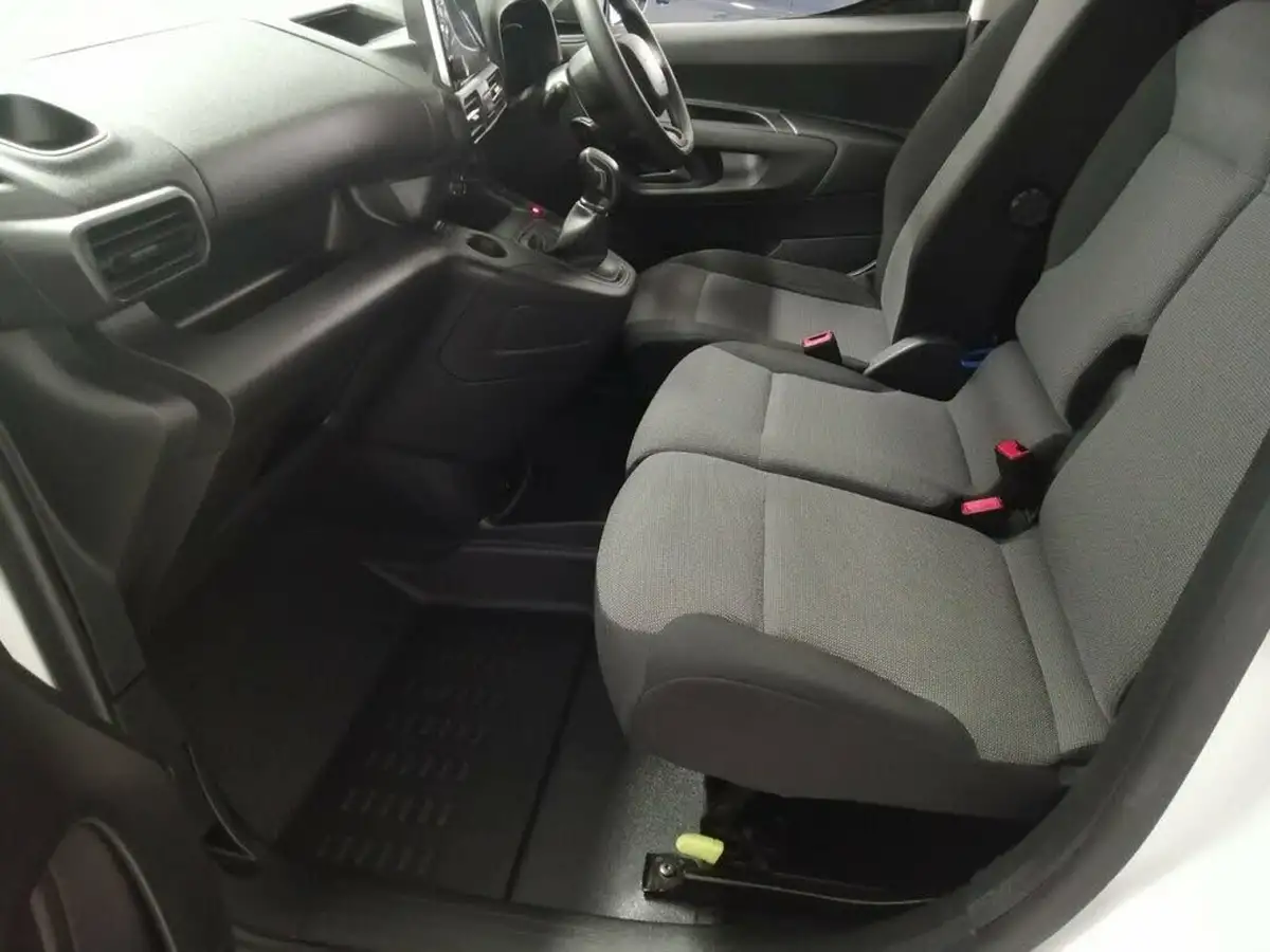 2019-citroen-berlingo-16bluehdi-1000-enterprise-big-9