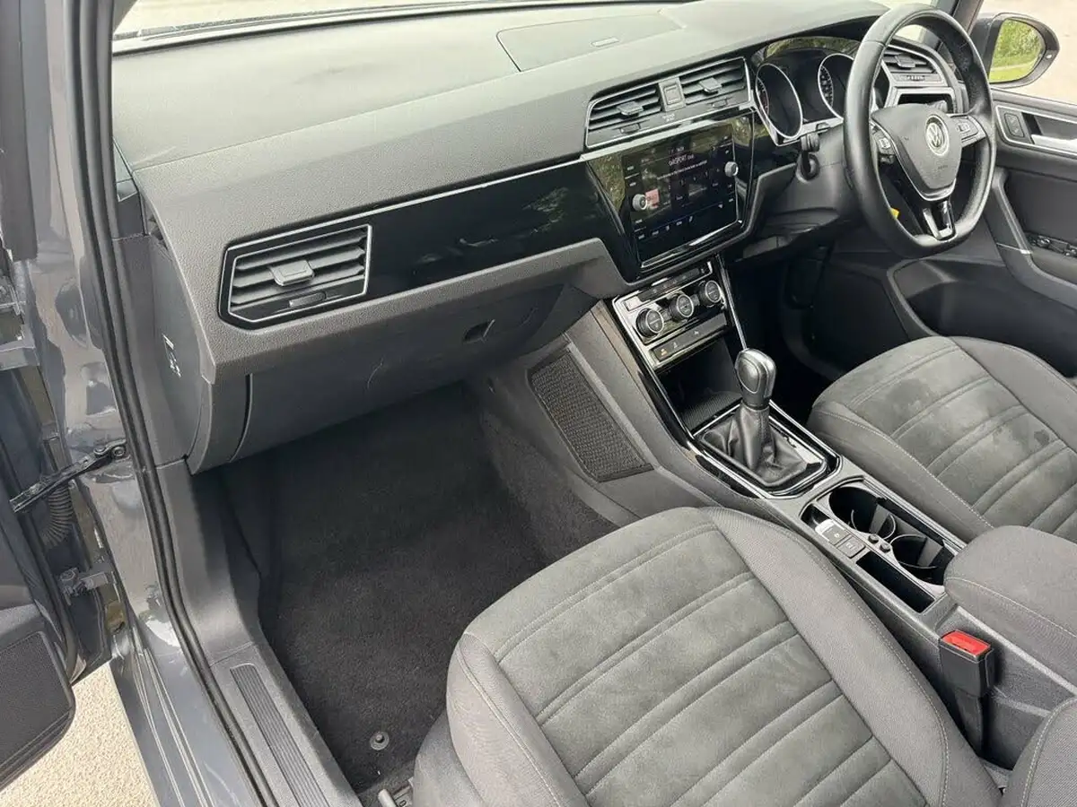 2021-volkswagen-touran-15-tsi-sel-dsg-big-34