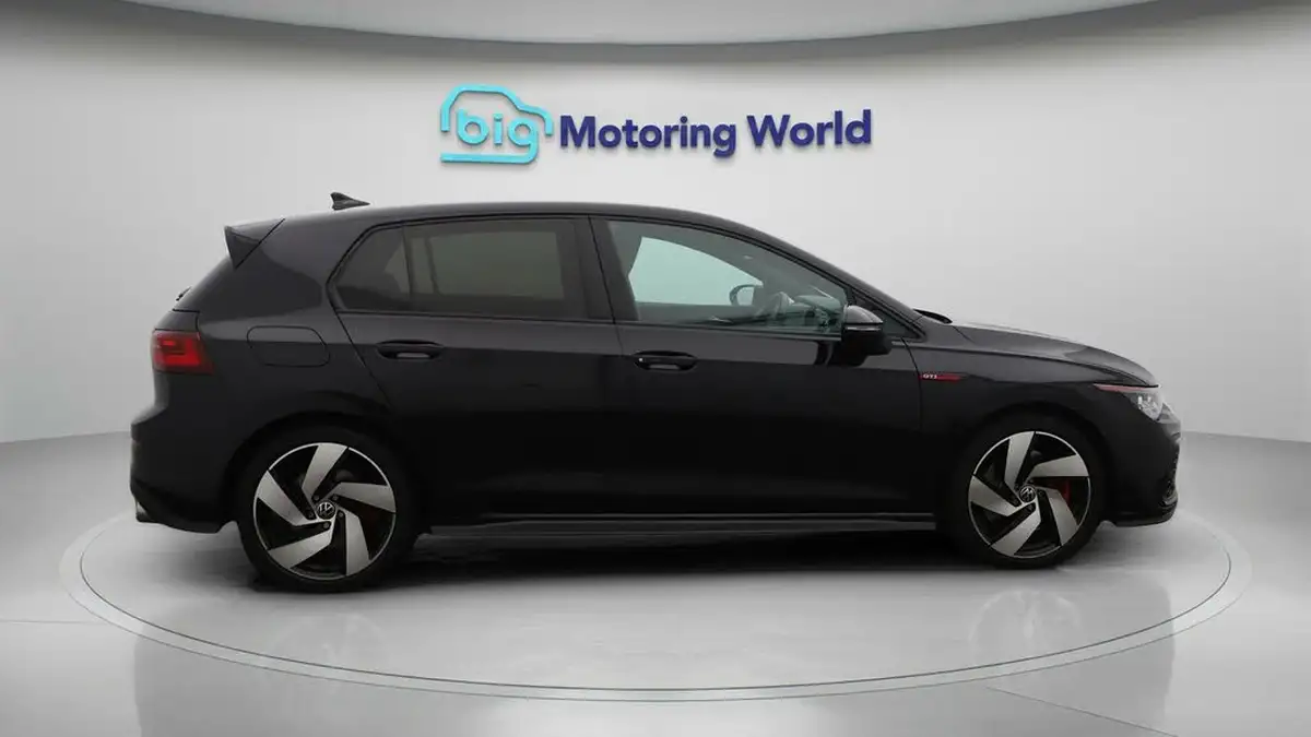 2022-volkswagen-golf-20-tsi-gti-dsg-big-8