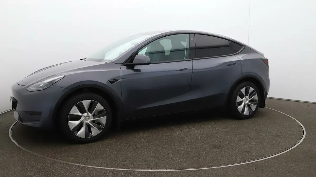 2023-tesla-model-y-e-rwd-big-58
