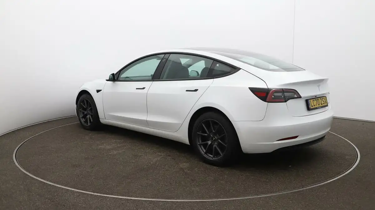 2020-tesla-model-3-e-long-range-big-62