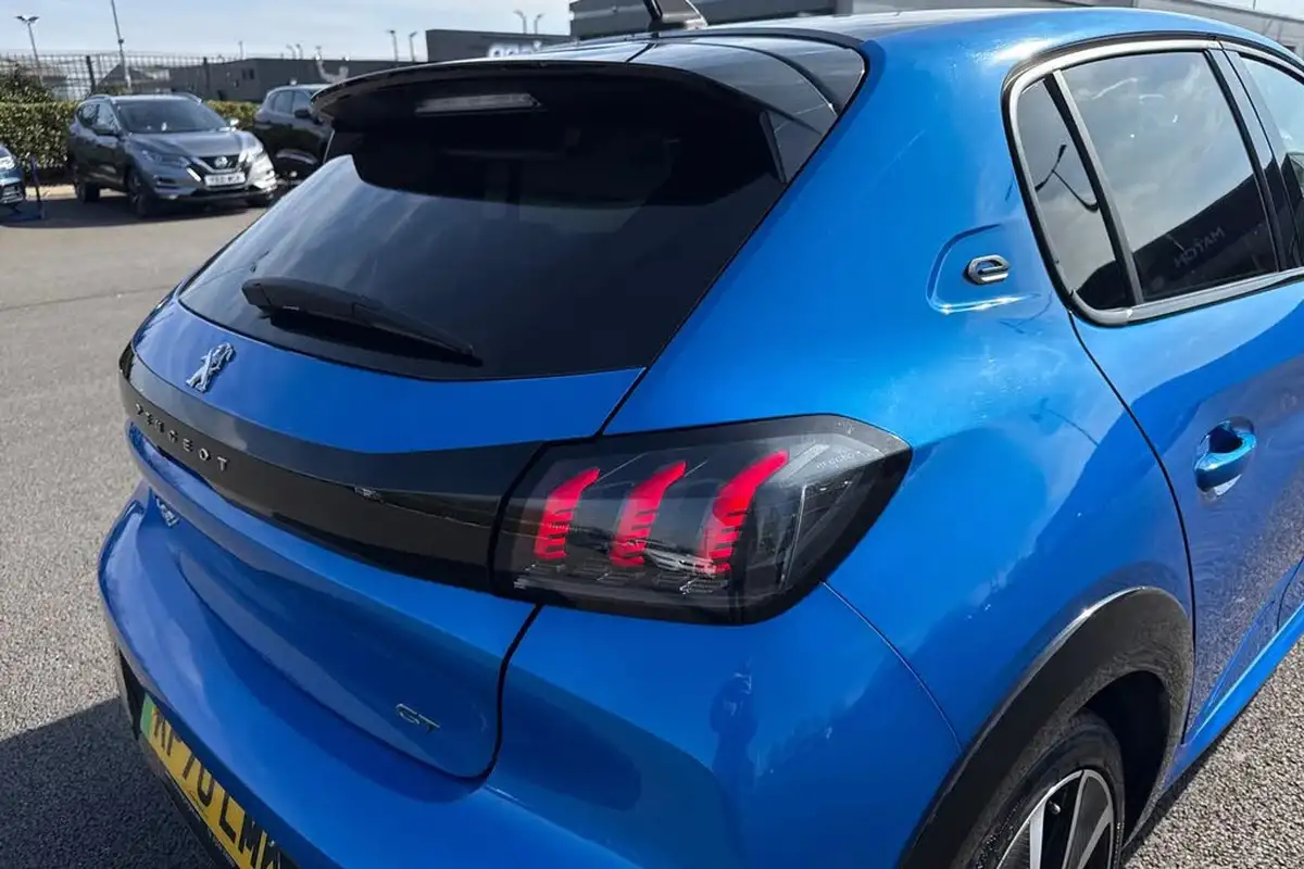 2021-peugeot-208-e-gt-premium-big-31