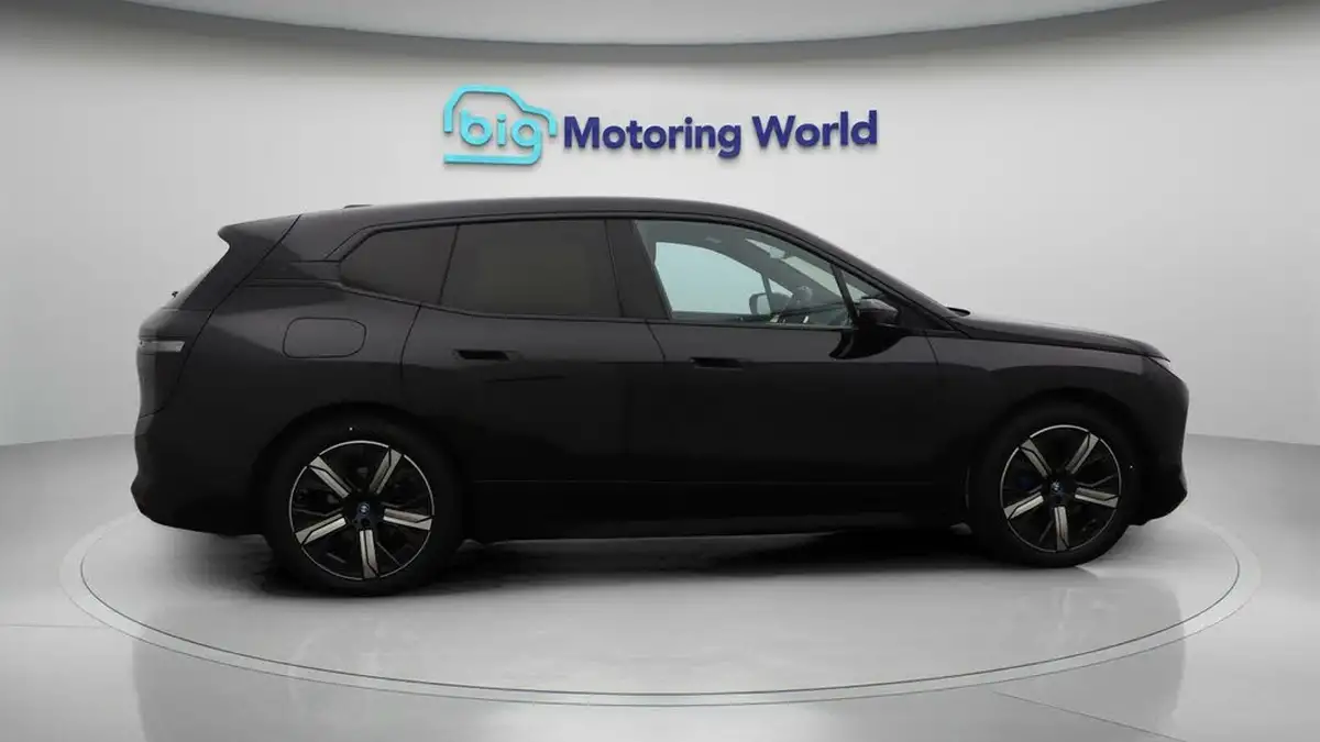 2022-bmw-ix-e-xdrive-40-m-sport-big-8