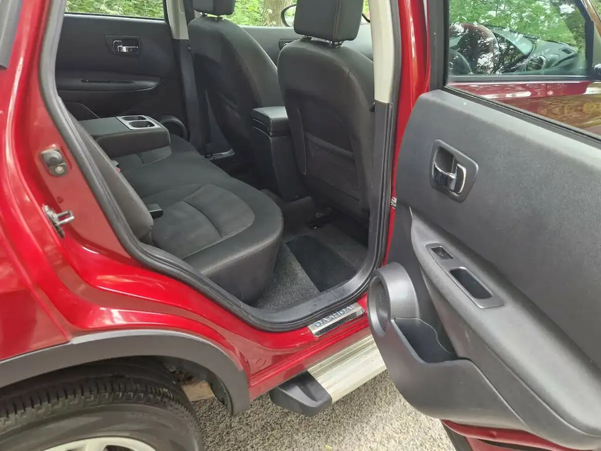 2010-nissan-qashqai-15td-n-tec-big-23