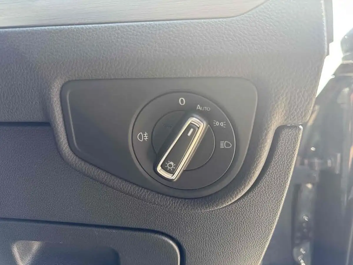 2018-volkswagen-touran-20tdi-se-family-dsg-big-22