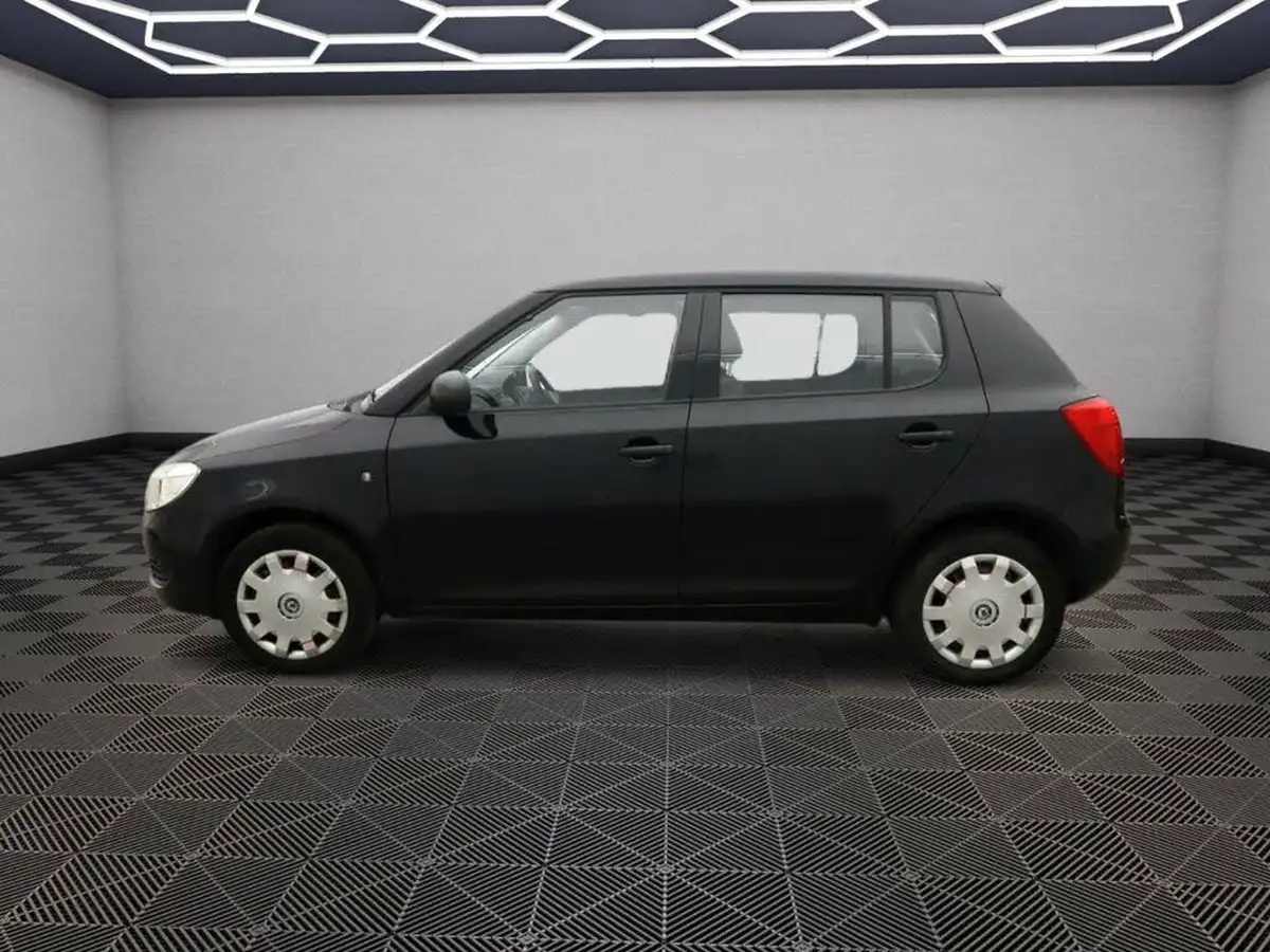 2013-skoda-fabia-12-12v-s-hatchback-1198cc-big-4