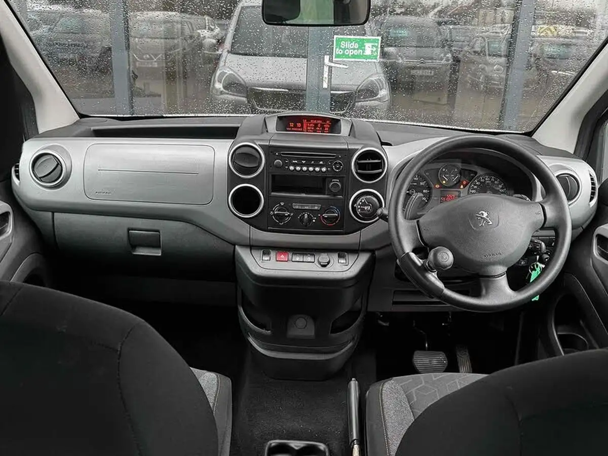 2017-peugeot-partner-big-26