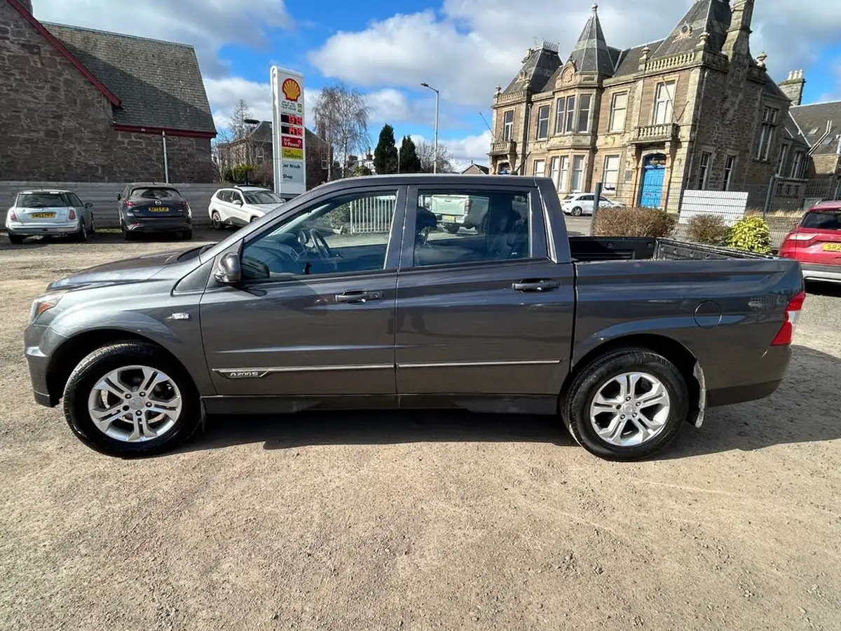 2014-kgm-ssangyong-korando-sports-20td-ex-big-2
