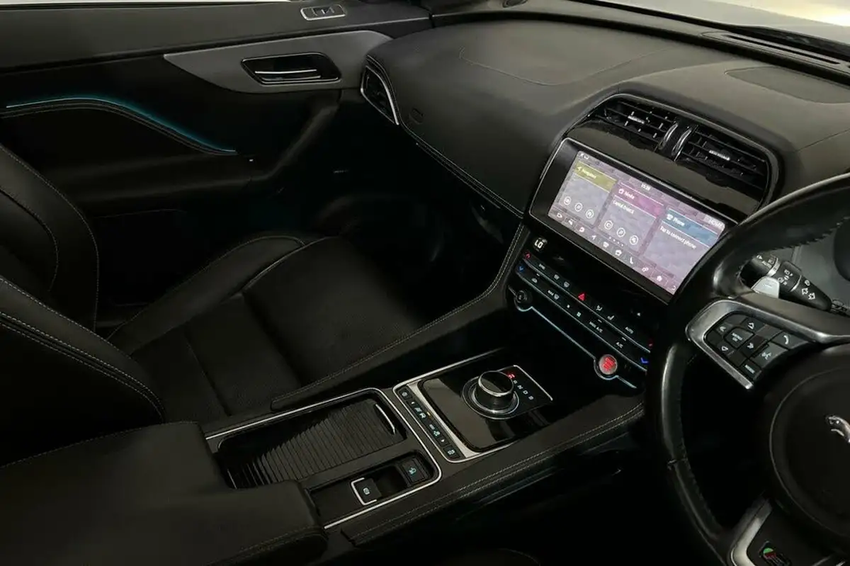 2018-jaguar-f-pace-30td-s-awd-big-17