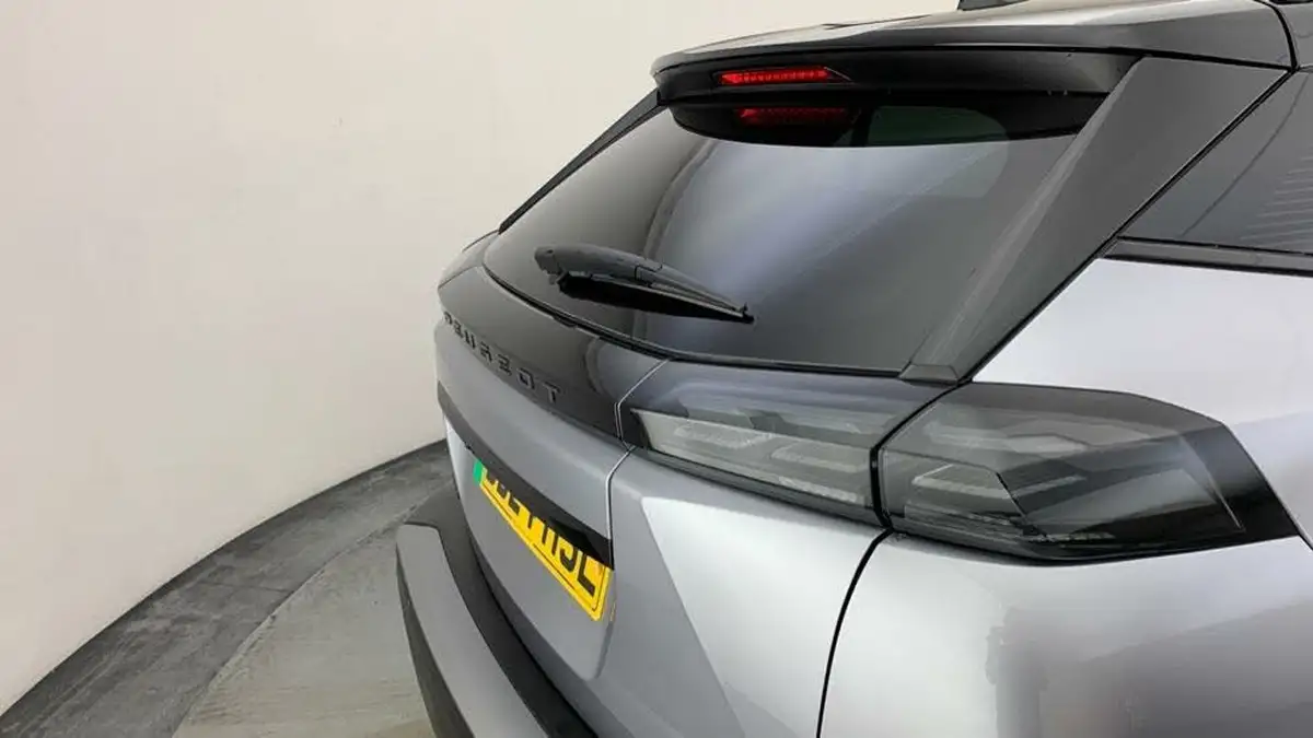 2024-peugeot-2008-suv-e-gt-136ps-50kwh-big-36