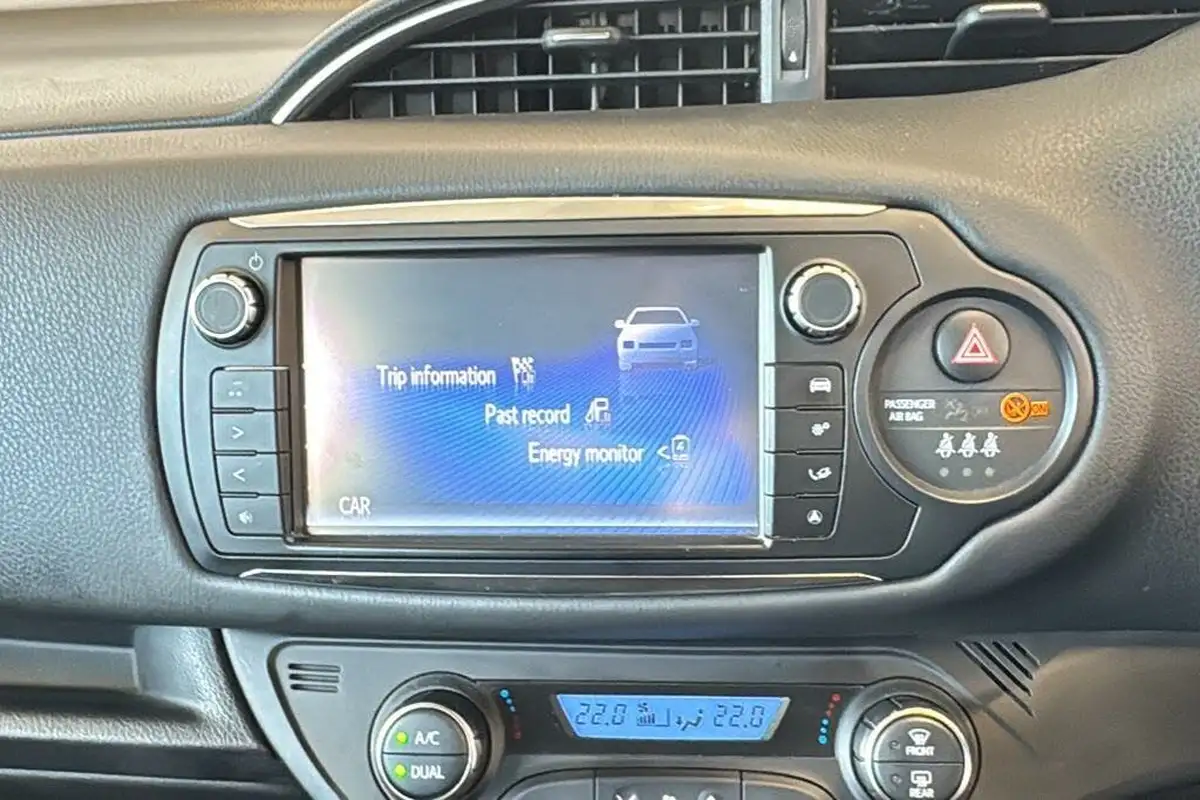 2014-toyota-yaris-15-vvt-i-excel-hybrid-big-22