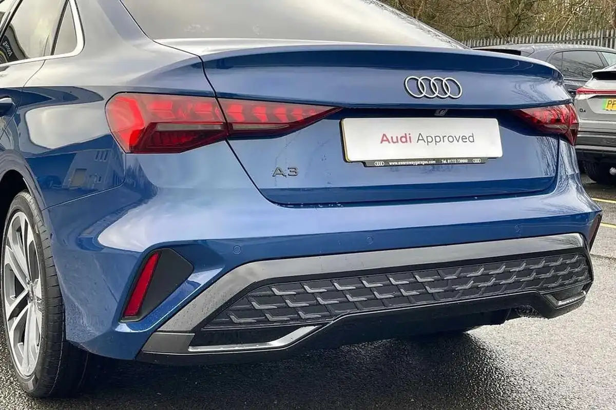 2025-audi-a3-15-30-tfsi-s-line-saloon-4d-big-35