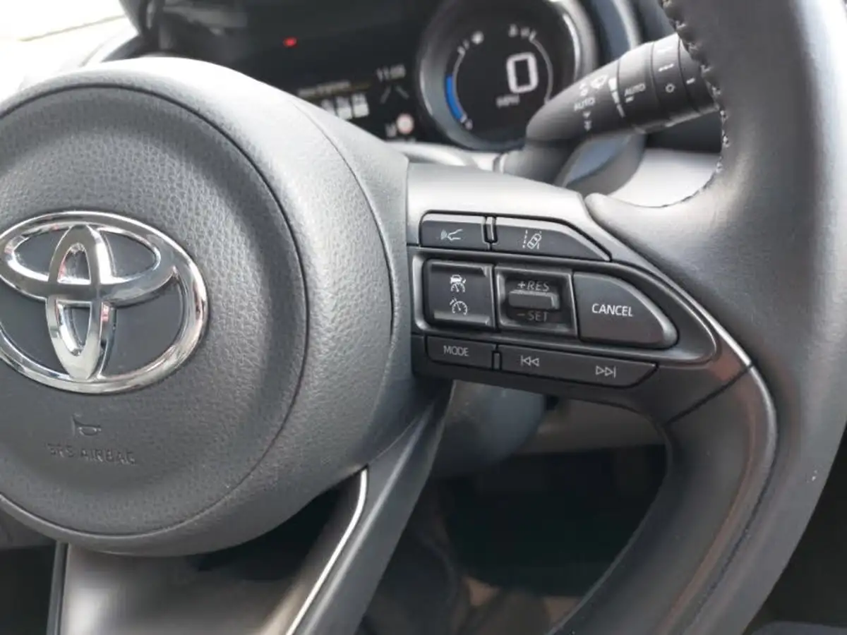 2021-toyota-yaris-15-vvt-i-excel-big-12