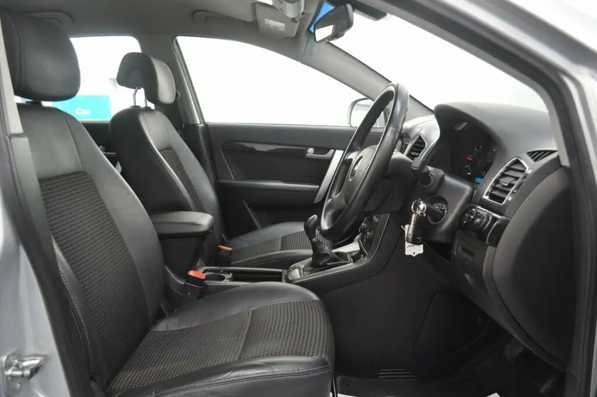 2012-chevrolet-captiva-22td-lt-22vcdi-7st-big-11