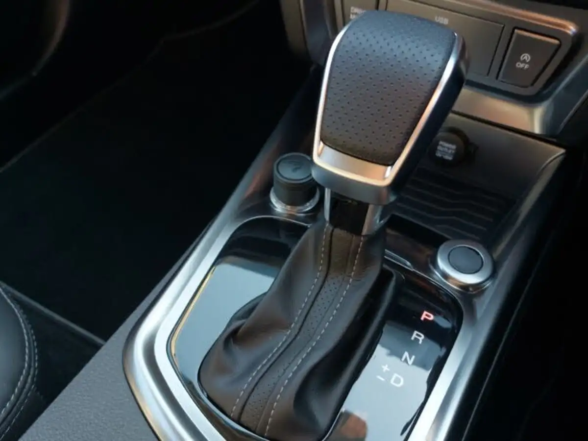 2024-kgm-ssangyong-tivoli-15-k40-auto-big-13