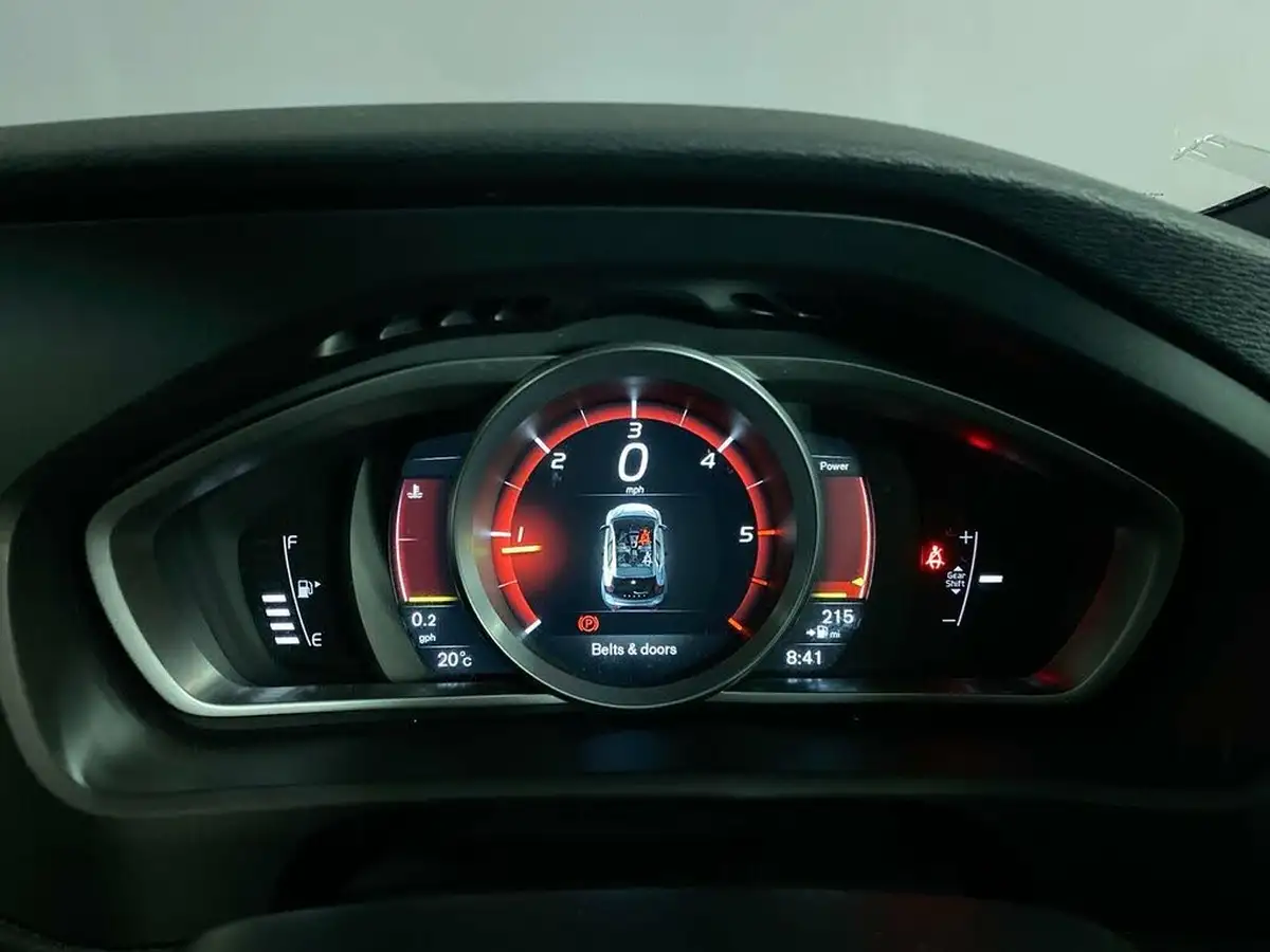 2019-volvo-v40-20td-d2-r-design-edition-big-35