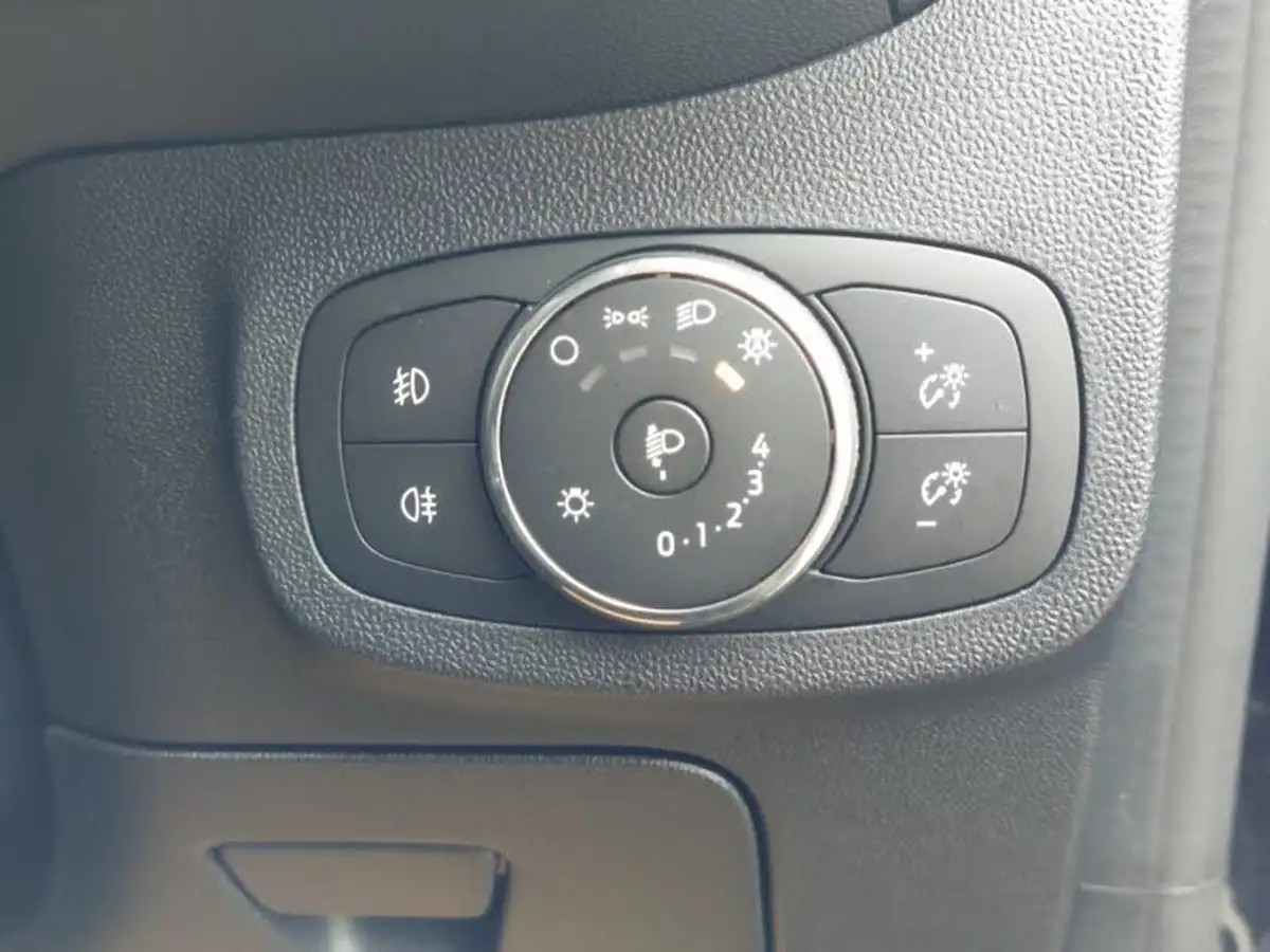 2023-ford-fiesta-10t-active-125ps-hybrid-mhev-powershift-big-18
