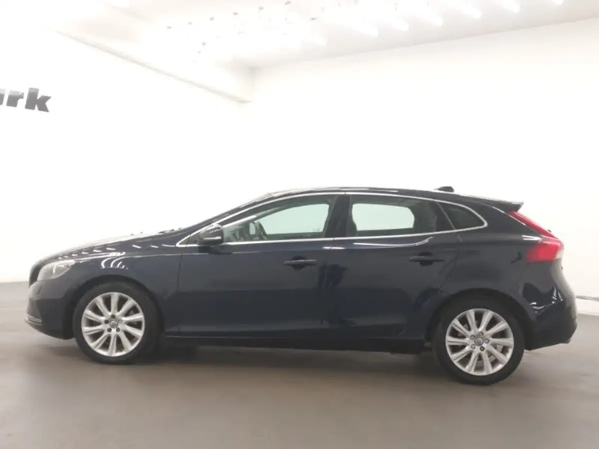 2016-volvo-v40-20td-d4-se-lux-big-3