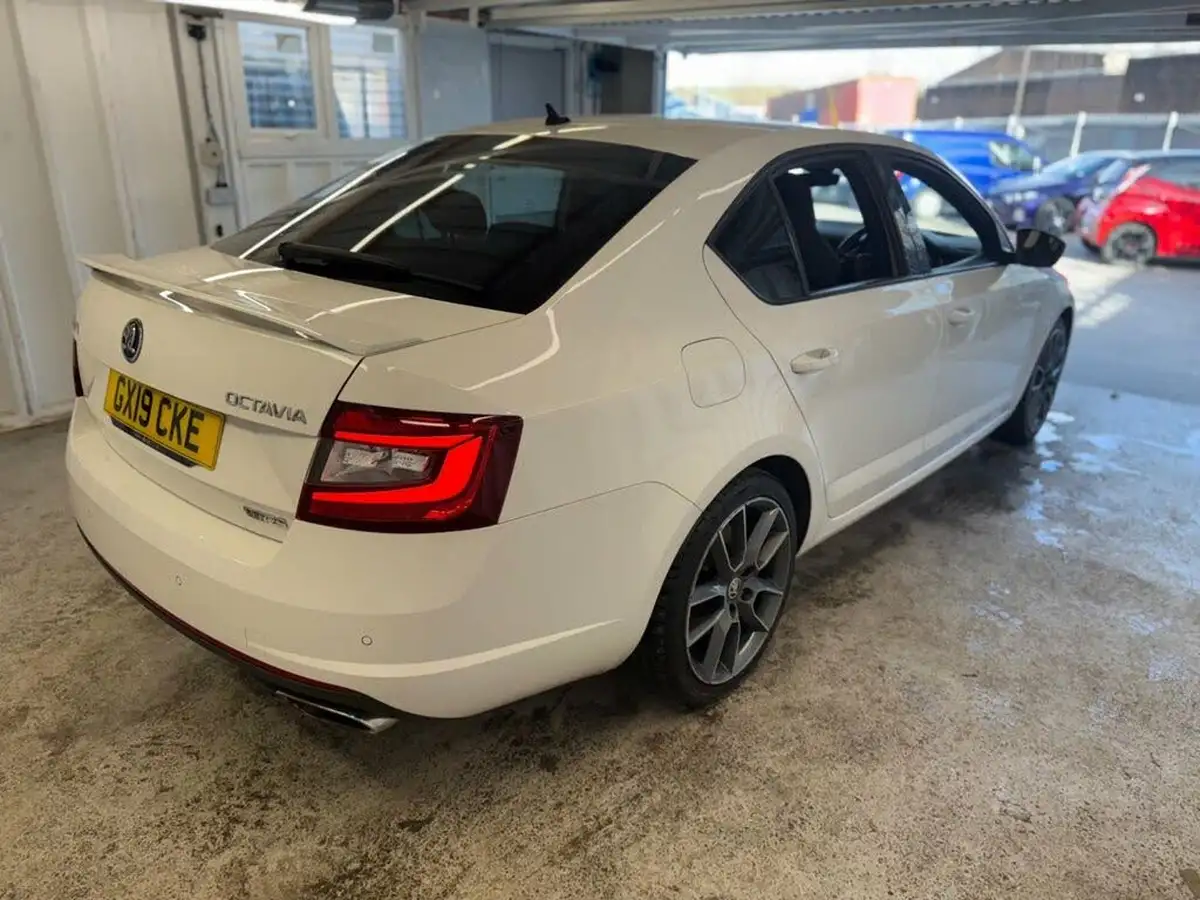 2019-skoda-octavia-20-tsi-vrs-hatchback-big-6