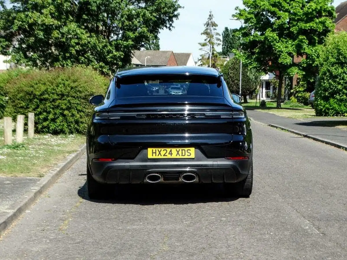 2024-porsche-cayenne-40-v8-turbo-e-hybrid-gt-package-coupe-big-10