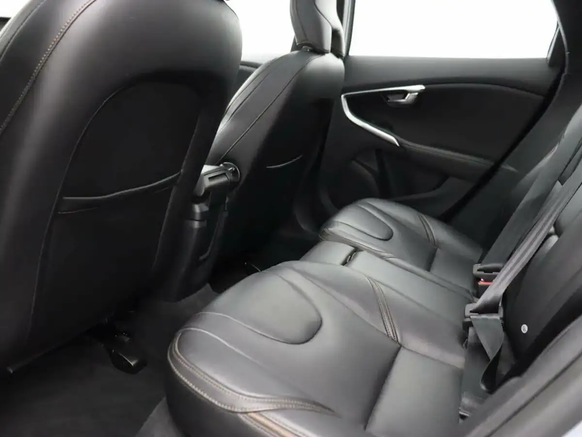 2017-volvo-v40-20td-d4-cross-country-pro-geartronic-big-12