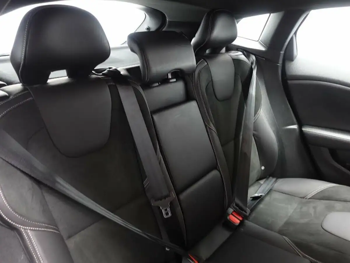 2018-volvo-v40-20-t3-r-design-nav-plus-big-16
