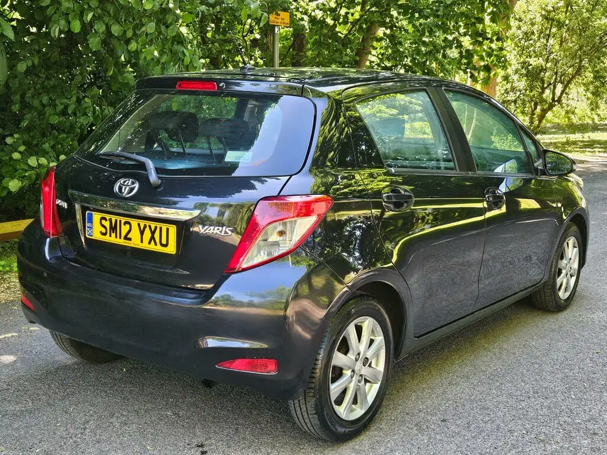 2012-toyota-yaris-133-tr-vvt-i-5d-big-10